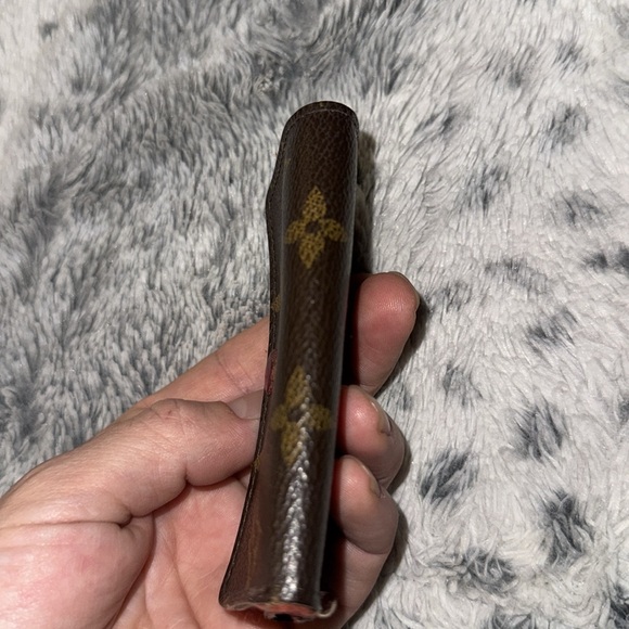 Men’s Or Women’s Louis Vuitton Key Carrier with Rare Red Interior! Super clean! - Picture 11 of 13